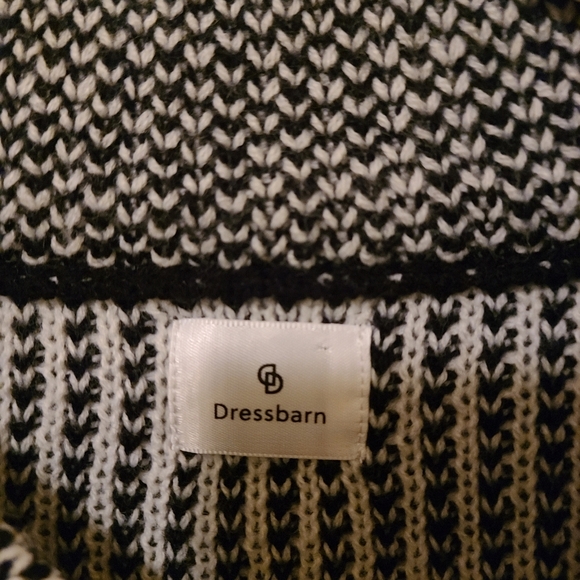 DRESS BARN Women's Black & White Short Sleeve Snap Closure Poncho.  One Size - Picture 2 of 5